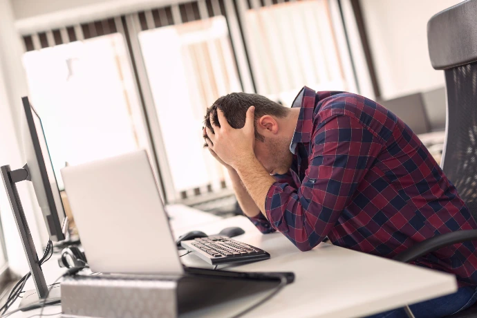 CEO EMPRESA ABRUMADO POR EL SOPORTE DE SISTEMAS TAN LENTO Y MALO